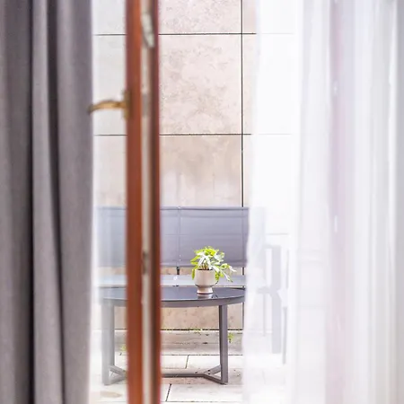 Superb Location & Cozy With Terrace By Prestige Homes 公寓 *